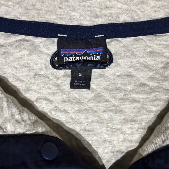 Patagonia Cream Quilted Pullover with Black Trim - Picture 3 of 4